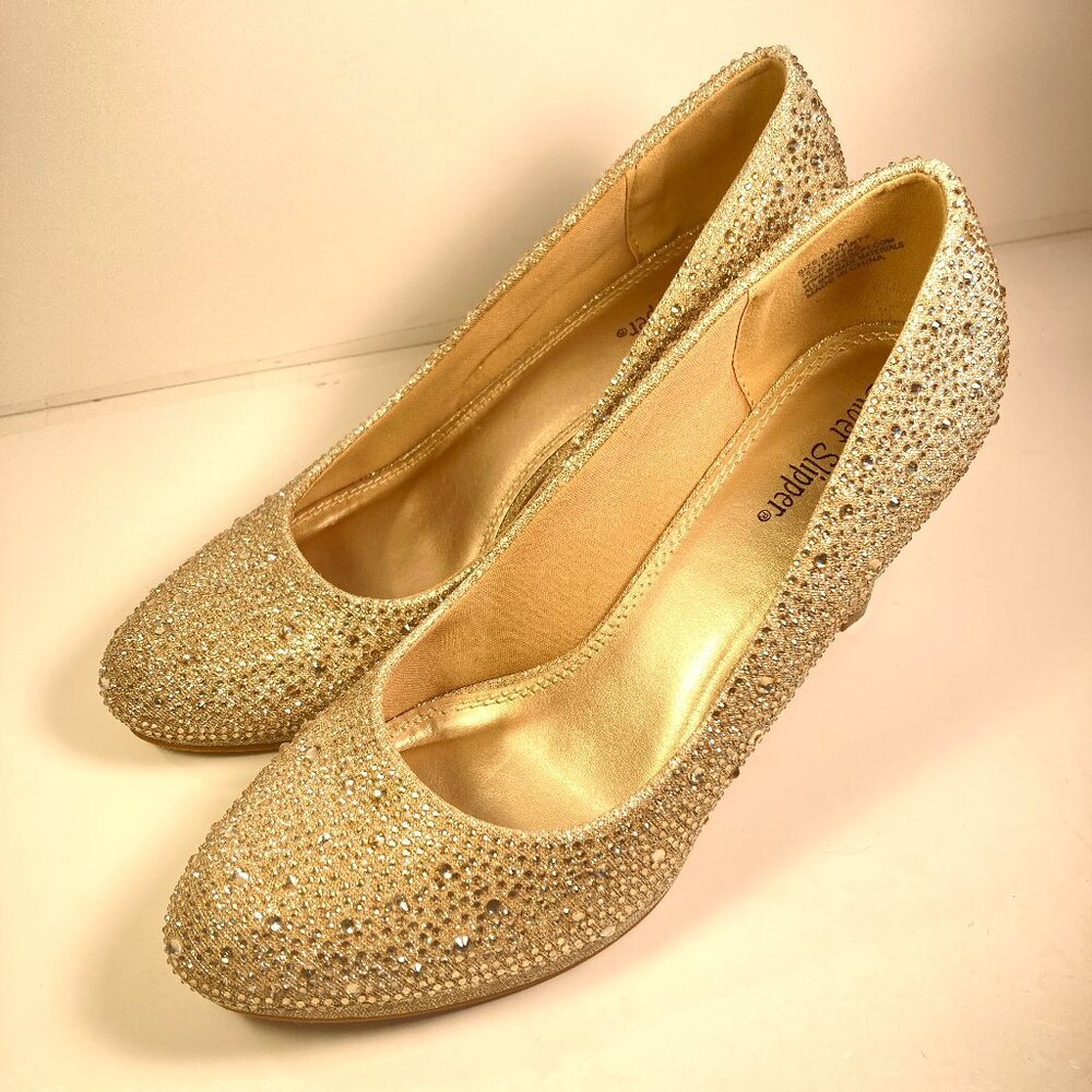 Silver Slippers Rhinestone Studded Gold Pumps.  Size 8.5M